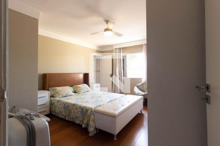 Casa à venda com 255m², 3 quartos e 3 vagasSuíte