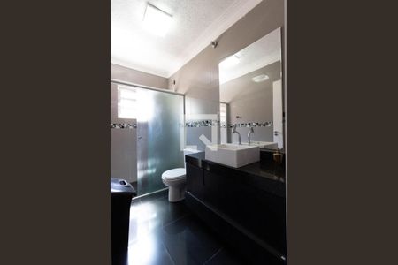 Casa à venda com 255m², 3 quartos e 3 vagasBanheiro