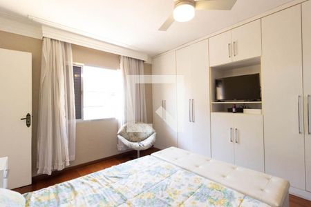 Casa à venda com 255m², 3 quartos e 3 vagasSuíte