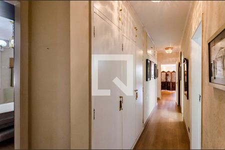 Apartamento para alugar com 224m², 4 quartos e 2 vagas Apartamento para alugar com 224m², 4 quartos e 2 vagasCorredor