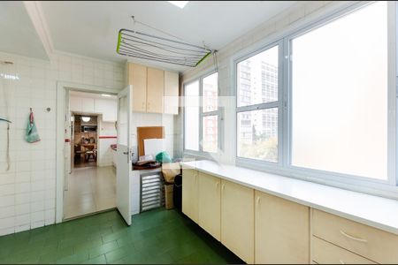 Apartamento para alugar com 224m², 4 quartos e 2 vagas Apartamento para alugar com 224m², 4 quartos e 2 vagasÁrea de serviço