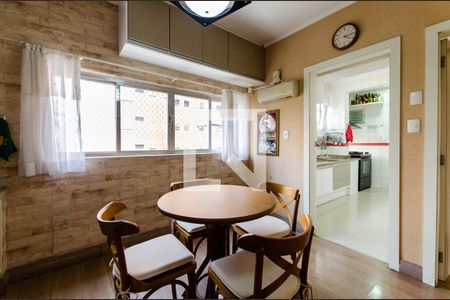 Apartamento para alugar com 224m², 4 quartos e 2 vagas Apartamento para alugar com 224m², 4 quartos e 2 vagasCopa