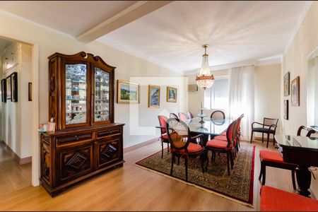 Apartamento para alugar com 224m², 4 quartos e 2 vagas Apartamento para alugar com 224m², 4 quartos e 2 vagasSala de jantar