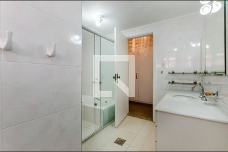 Apartamento para alugar com 224m², 4 quartos e 2 vagas Apartamento para alugar com 224m², 4 quartos e 2 vagasBanheiro