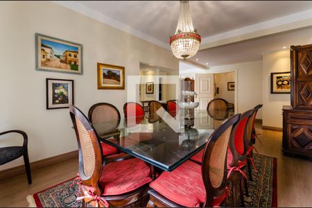 Apartamento para alugar com 224m², 4 quartos e 2 vagas Apartamento para alugar com 224m², 4 quartos e 2 vagasSala de jantar