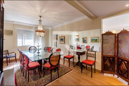 Apartamento para alugar com 224m², 4 quartos e 2 vagas Apartamento para alugar com 224m², 4 quartos e 2 vagasSala de jantar