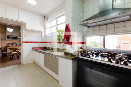 Apartamento para alugar com 224m², 4 quartos e 2 vagas Apartamento para alugar com 224m², 4 quartos e 2 vagasCozinha