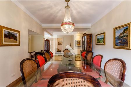Apartamento para alugar com 224m², 4 quartos e 2 vagas Apartamento para alugar com 224m², 4 quartos e 2 vagasSala de jantar