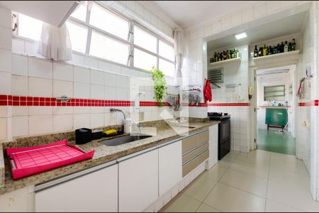 Apartamento para alugar com 224m², 4 quartos e 2 vagas Apartamento para alugar com 224m², 4 quartos e 2 vagasCozinha