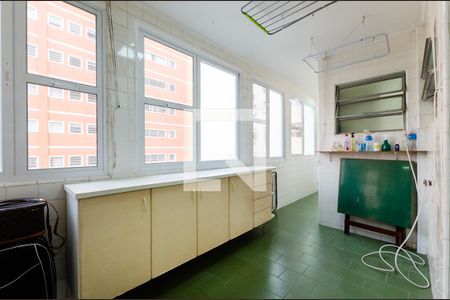 Apartamento para alugar com 224m², 4 quartos e 2 vagas Apartamento para alugar com 224m², 4 quartos e 2 vagasÁrea de serviço