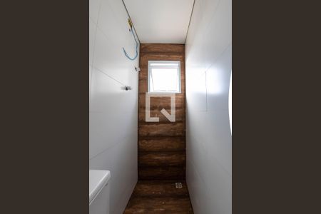 Escada de casa de condomínio para alugar com 1 quarto, 37m² em Vila Antonieta, São Paulo