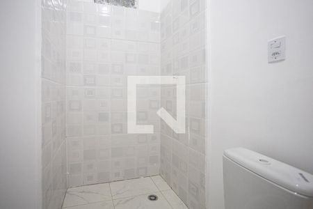Banheiro de casa para alugar com 1 quarto, 60m² em Jardim Santa Tereza, Carapicuíba