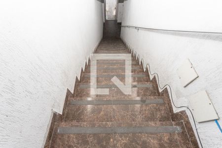 Apartamento para alugar com 70m², 1 quarto e sem vagaEscada acesso ao apartamento