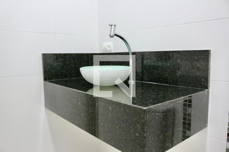 Lavabo de casa para alugar com 4 quartos, 180m² em Jardim Las Palmas, Guarujá