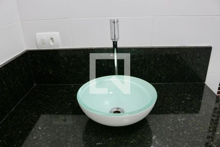 Lavabo de casa para alugar com 4 quartos, 180m² em Jardim Las Palmas, Guarujá