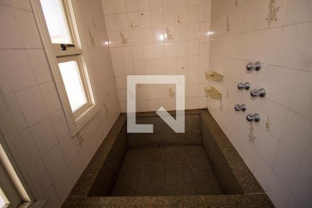 Casa à venda com 289m², 3 quartos e 8 vagasBanheiro