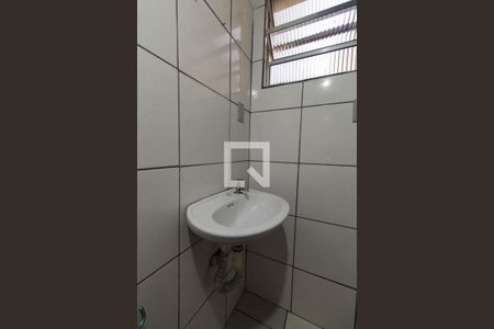 Banheiro de casa para alugar com 1 quarto, 38m² em Jardim Ana Rosa, São Paulo