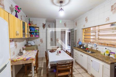 Casa à venda com 241m², 4 quartos e 2 vagasCozinha