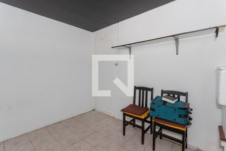 Casa à venda com 60m², 5 quartos e 3 vagas Casa à venda com 60m², 5 quartos e 3 vagasQuarto 3