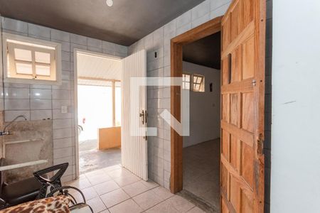 Casa à venda com 60m², 5 quartos e 3 vagas Casa à venda com 60m², 5 quartos e 3 vagasCozinha auxiliar