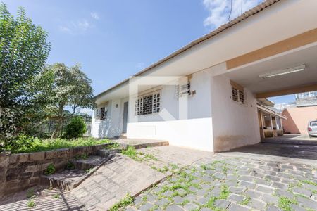 Casa à venda com 60m², 5 quartos e 3 vagas Casa à venda com 60m², 5 quartos e 3 vagasFachada
