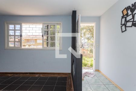 Casa à venda com 60m², 5 quartos e 3 vagas Casa à venda com 60m², 5 quartos e 3 vagasSala