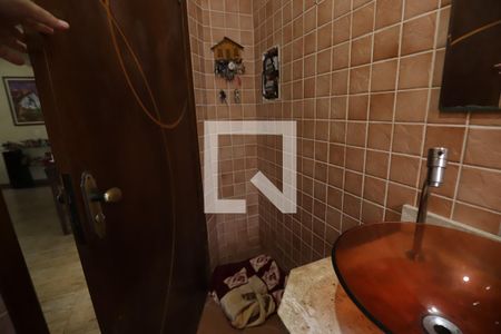 Casa para alugar com 300m², 4 quartos e 5 vagasBanheiro 2