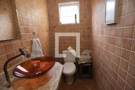 Casa para alugar com 300m², 4 quartos e 5 vagasBanheiro 2