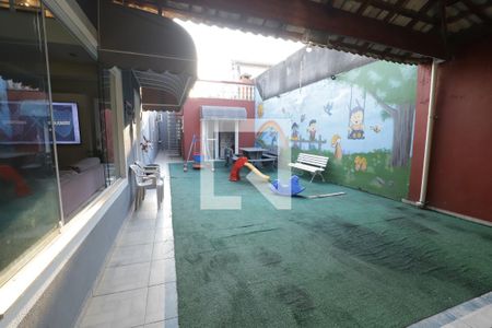 Casa para alugar com 300m², 4 quartos e 5 vagasQuintal