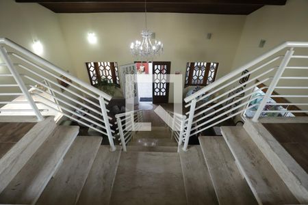 Casa para alugar com 300m², 4 quartos e 5 vagasEscada