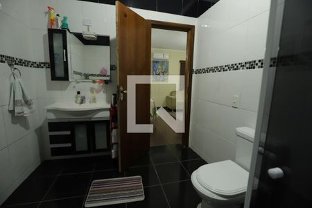 Casa para alugar com 300m², 4 quartos e 5 vagasBanheiro da Suíte 1