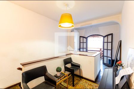 Sala Íntima de casa à venda com 3 quartos, 165m² em Santa Rosa, Niterói