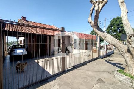 Casa à venda com 200m², 3 quartos e 8 vagas Casa à venda com 200m², 3 quartos e 8 vagasFachada da casa