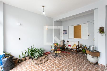 Garagem de casa à venda com 2 quartos, 144m² em Vila Bertioga, São Paulo