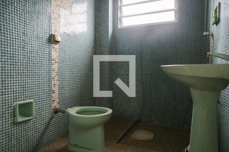 Banheiro de kitnet/studio para alugar com 1 quarto, 83m² em José Menino, Santos