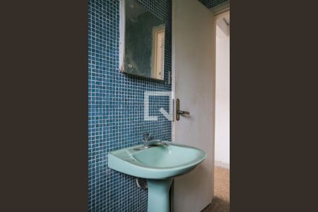 Banheiro de kitnet/studio para alugar com 1 quarto, 83m² em José Menino, Santos