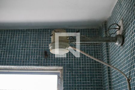 Banheiro de kitnet/studio para alugar com 1 quarto, 83m² em José Menino, Santos