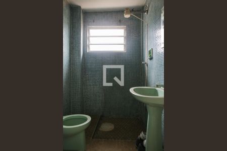 Banheiro de kitnet/studio para alugar com 1 quarto, 83m² em José Menino, Santos