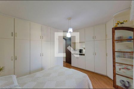 Casa à venda com 240m², 3 quartos e 2 vagasSuíte