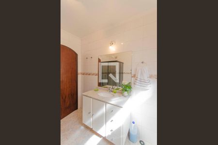 Casa à venda com 240m², 3 quartos e 2 vagasBanheiro