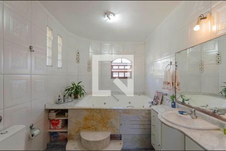 Casa à venda com 240m², 3 quartos e 2 vagasBanheiro Suíte