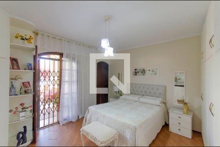 Casa à venda com 240m², 3 quartos e 2 vagasSuíte