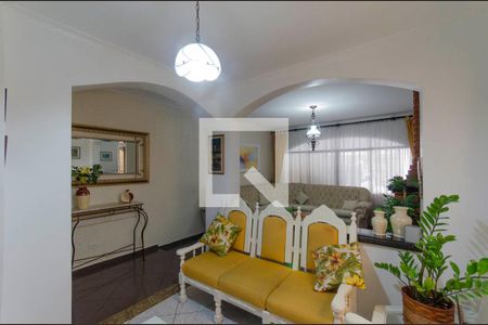 Sala de TV de casa à venda com 3 quartos, 240m² em Vila Salete, São Paulo