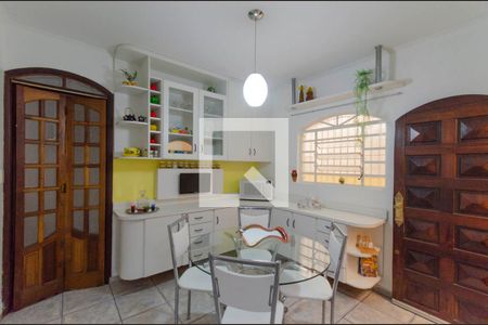 Casa à venda com 240m², 3 quartos e 2 vagasCozinha