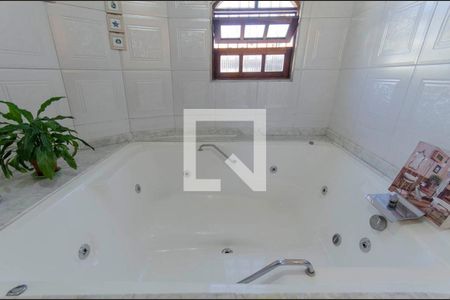 Casa à venda com 240m², 3 quartos e 2 vagasBanheiro Suíte