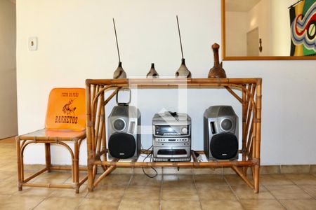 Sala de apartamento para alugar com 2 quartos, 85m² em Jardim Três Marias, Guarujá