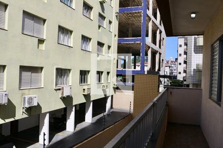 Vista de apartamento para alugar com 2 quartos, 85m² em Jardim Três Marias, Guarujá