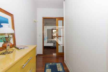 Casa à venda com 250m², 5 quartos e 2 vagas Casa à venda com 250m², 5 quartos e 2 vagasCloset da suíte