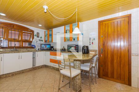 Casa à venda com 250m², 5 quartos e 2 vagas Casa à venda com 250m², 5 quartos e 2 vagasCozinha