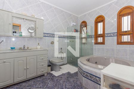 Casa à venda com 250m², 5 quartos e 2 vagas Casa à venda com 250m², 5 quartos e 2 vagasBanheiro da Suíte